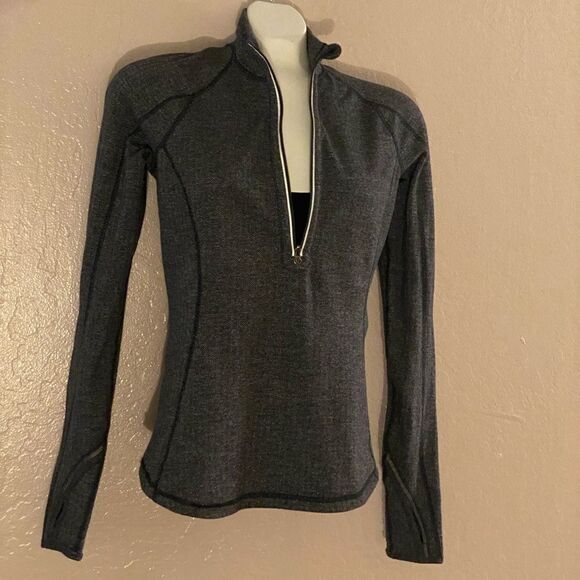 Lululemon Women’s Quarter Zip Black and Gray Sz S - Picture 3 of 4